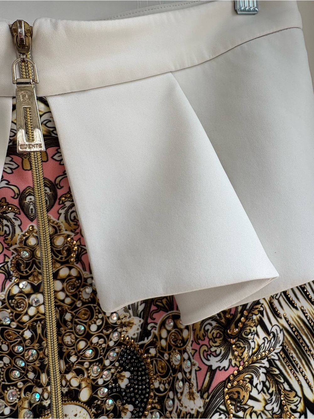 Quente Exclusive Ornate Print Scuba Pencil Skirt Altered Size 48 White Gold - Picture 4 of 10